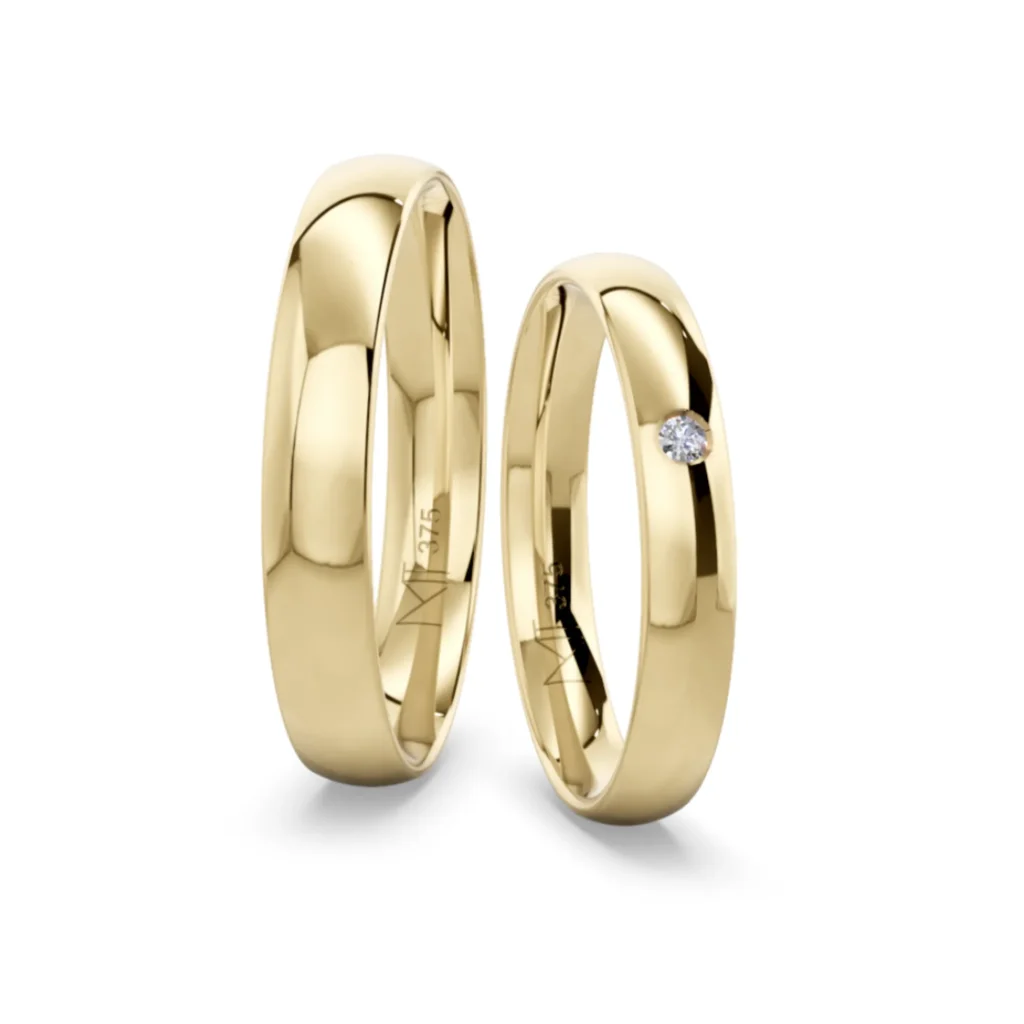 Eheringe in Gelbgold, hochglanzpoliert, Damenring mit einem Brillanten und Herrenring ohne Stein, Ringpaar nebeneinander